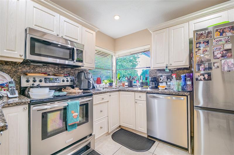 Image 22 of 28 For 5609 Hammock Ln  210