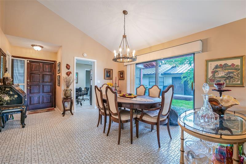 Image 4 of 28 For 5609 Hammock Ln  210