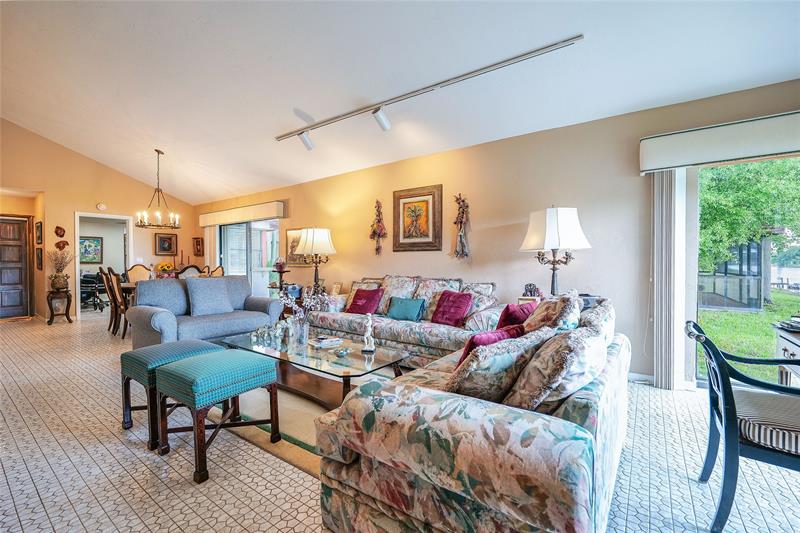 Image 6 of 28 For 5609 Hammock Ln  210