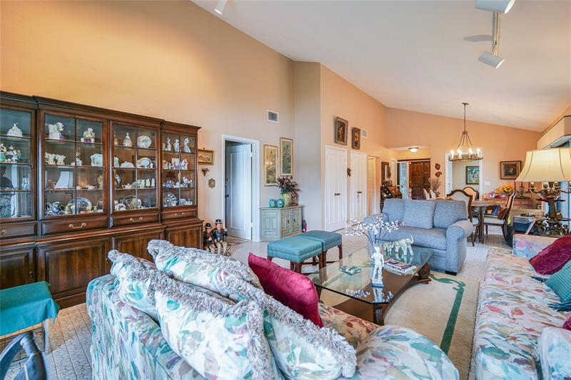 Image 7 of 28 For 5609 Hammock Ln  210