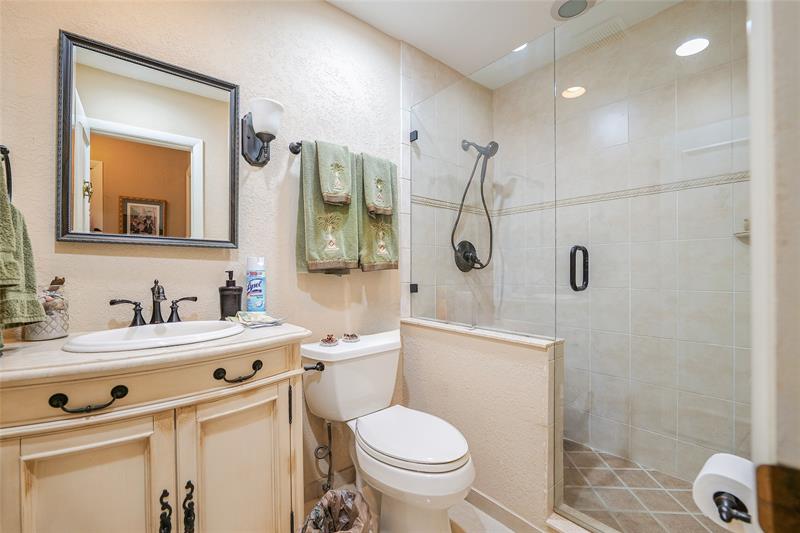 Image 9 of 28 For 5609 Hammock Ln  210