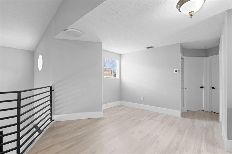 Image 21 of 38 For 133 159th Way