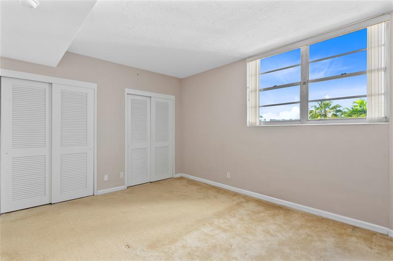 Image 16 of 26 For 3001 Ocean Dr  333