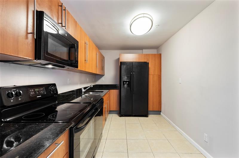 Image 24 of 26 For 3001 Ocean Dr  333