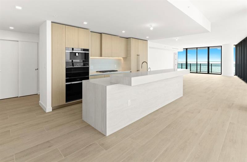 Image 5 of 36 For 900 Ocean Blvd.  1501