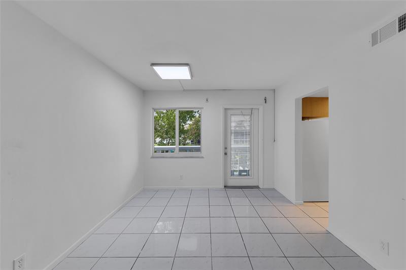 Image 15 of 40 For 2151 42nd Ct  230