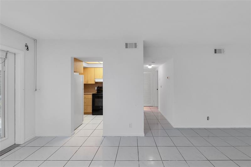 Image 18 of 40 For 2151 42nd Ct  230