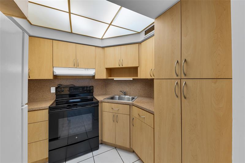 Image 23 of 40 For 2151 42nd Ct  230