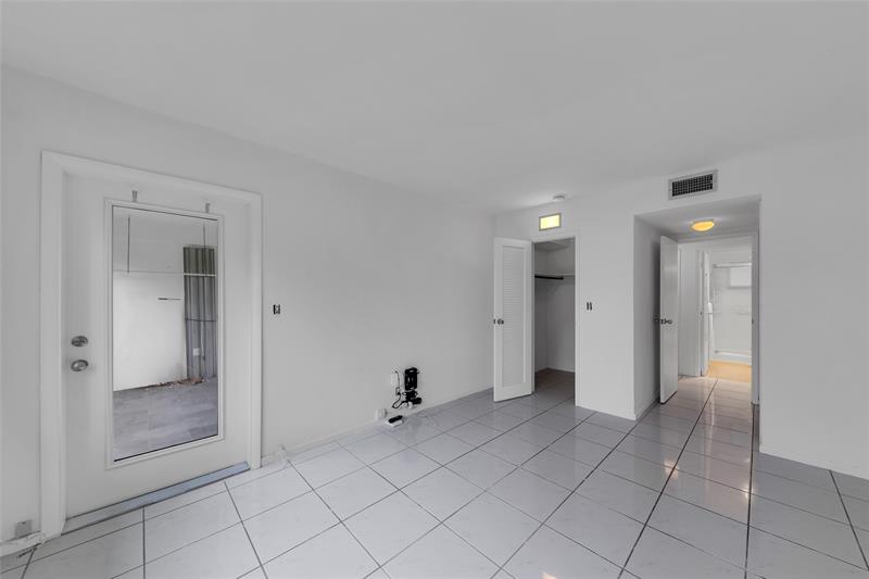 Image 29 of 40 For 2151 42nd Ct  230