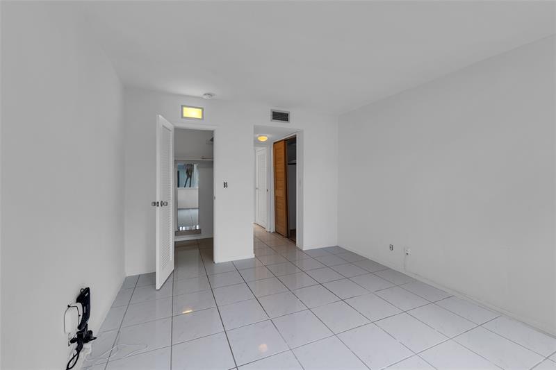 Image 32 of 40 For 2151 42nd Ct  230