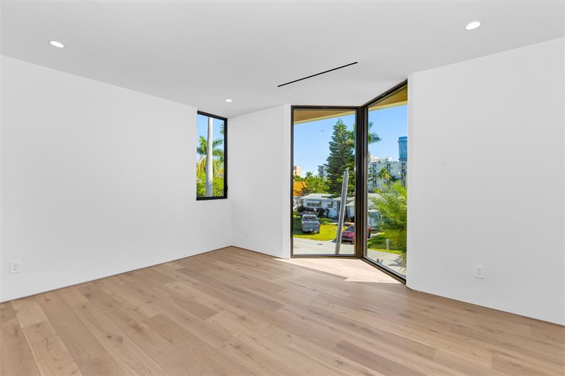 Image 76 of 94 For 1637 14th St