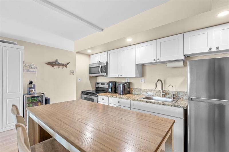 Image 10 of 49 For 3700 Atlantic Ave  202