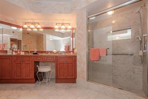 Image 17 of 30 For 3598 Yacht Club Dr  1402