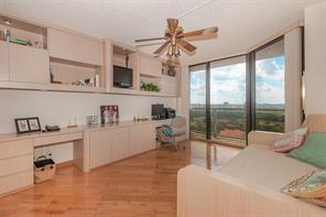 Image 18 of 30 For 3598 Yacht Club Dr  1402