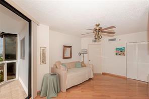 Image 20 of 30 For 3598 Yacht Club Dr  1402