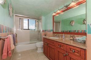 Image 21 of 30 For 3598 Yacht Club Dr  1402