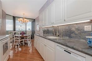 Image 4 of 30 For 3598 Yacht Club Dr  1402