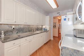 Image 5 of 30 For 3598 Yacht Club Dr  1402