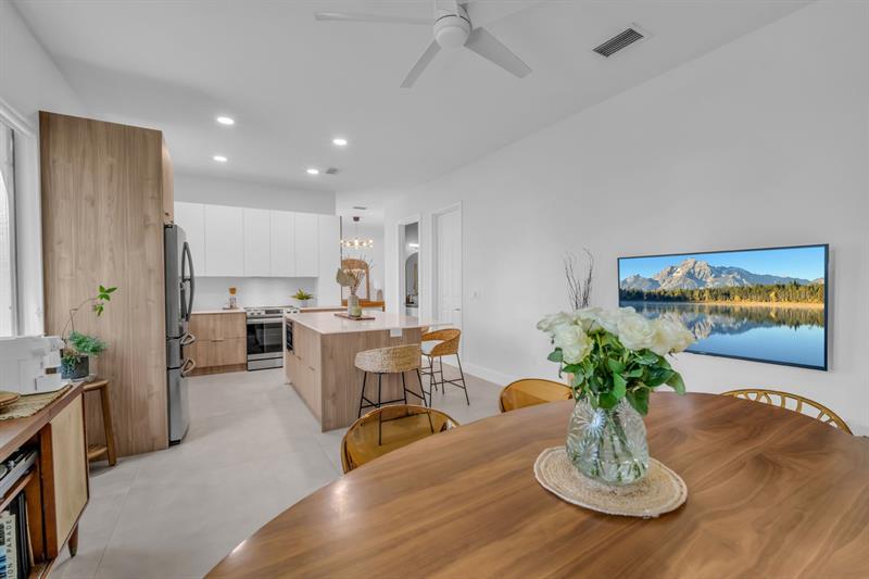 Image 10 of 45 For 2420 Venetian Way  2420