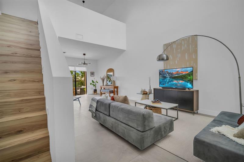 Image 15 of 45 For 2420 Venetian Way  2420
