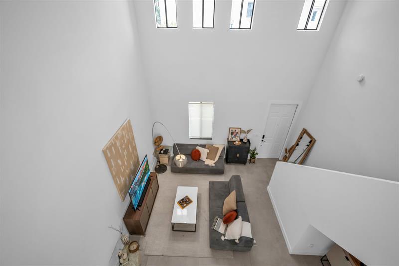 Image 21 of 45 For 2420 Venetian Way  2420