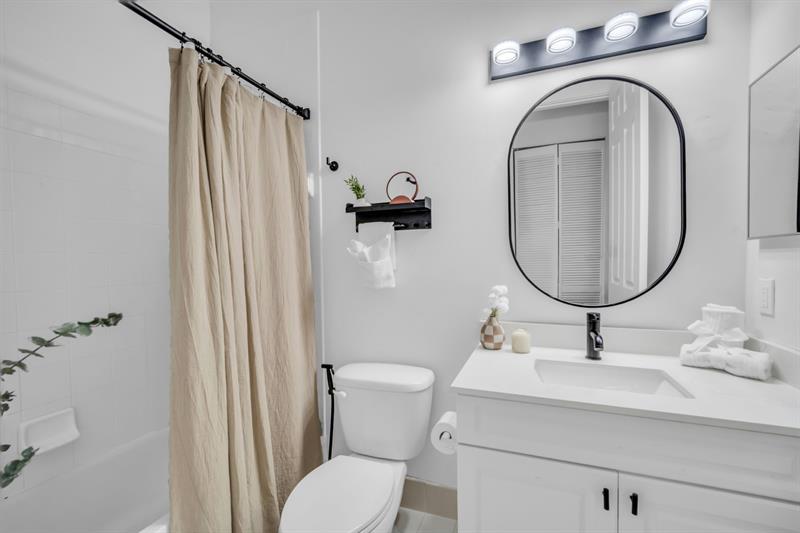 Image 24 of 45 For 2420 Venetian Way  2420