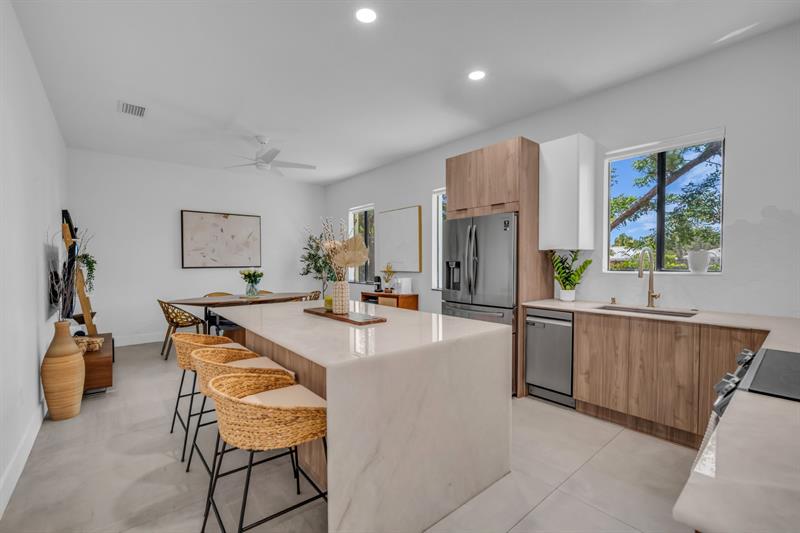Image 3 of 45 For 2420 Venetian Way  2420