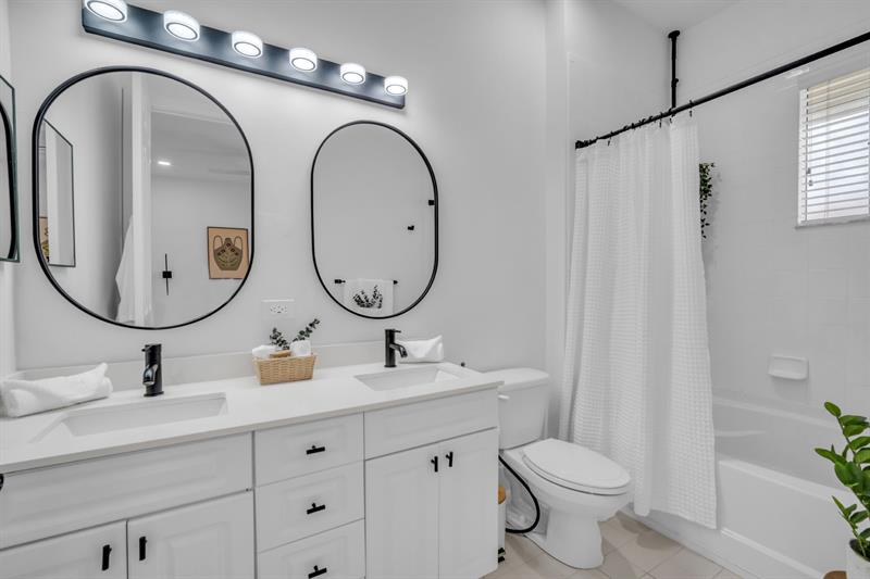 Image 30 of 45 For 2420 Venetian Way  2420