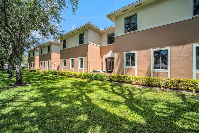 Image 38 of 45 For 2420 Venetian Way  2420