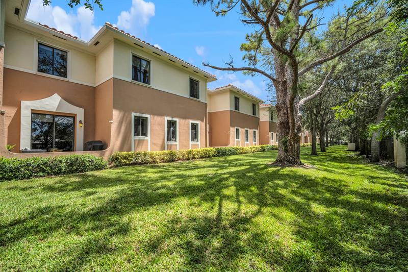 Image 39 of 45 For 2420 Venetian Way  2420