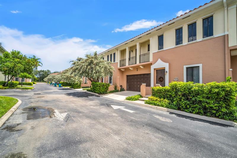Image 41 of 45 For 2420 Venetian Way  2420