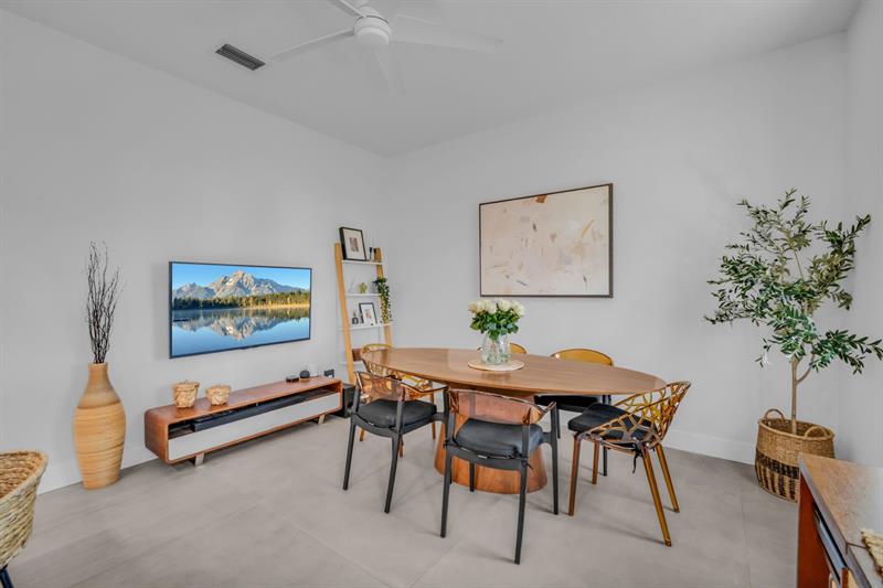 Image 8 of 45 For 2420 Venetian Way  2420