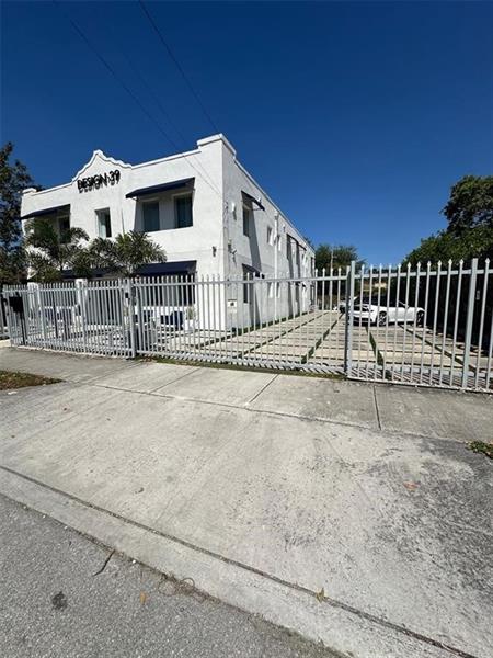 Image 16 of 20 For 165 39th St  07