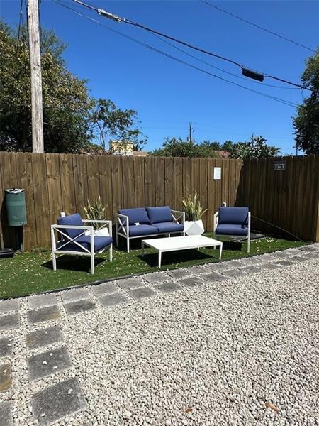 Image 18 of 20 For 165 39th St  07
