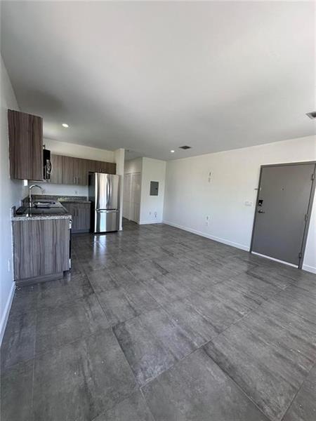 Image 4 of 20 For 165 39th St  07