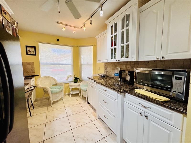 Image 10 of 28 For 7426 Pinewalk Dr  7426
