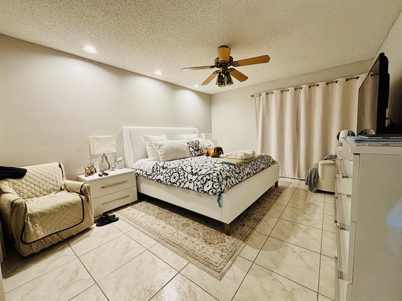 Image 19 of 28 For 7426 Pinewalk Dr  7426