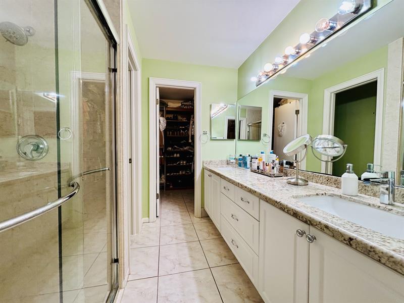 Image 21 of 28 For 7426 Pinewalk Dr  7426