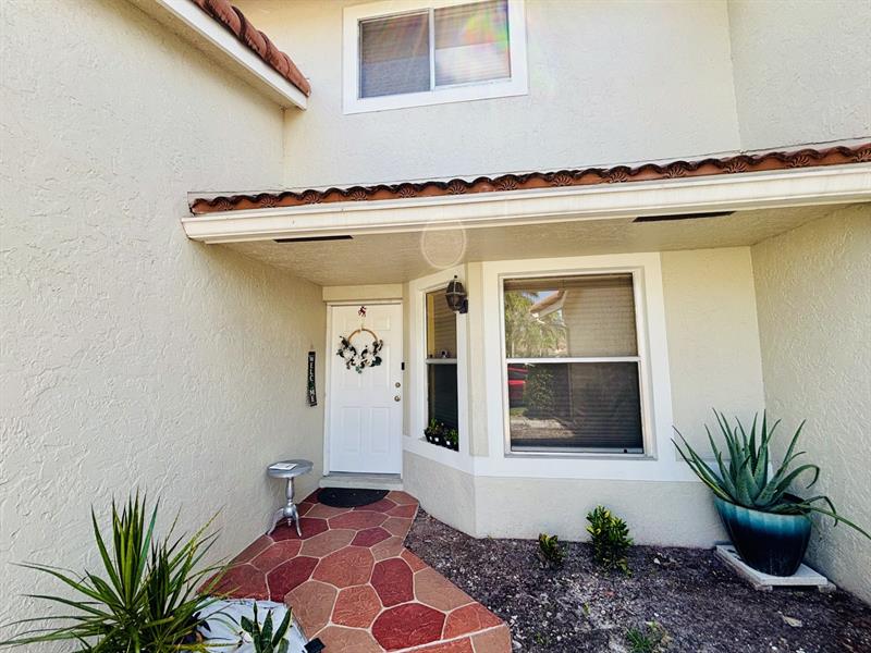 Image 4 of 28 For 7426 Pinewalk Dr  7426