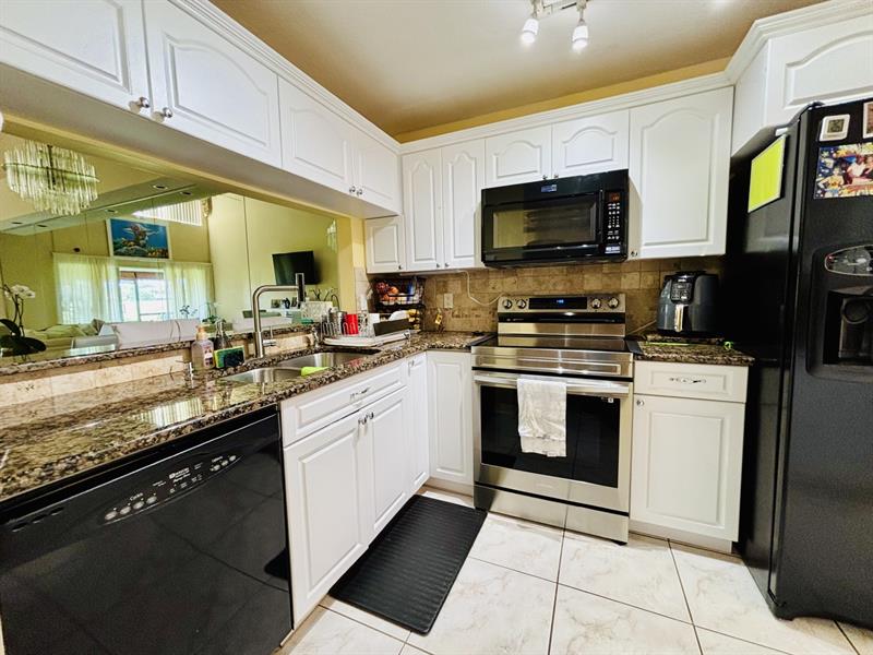 Image 7 of 28 For 7426 Pinewalk Dr  7426