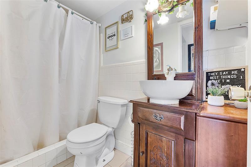 Image 10 of 13 For 2050 39th Street  N202