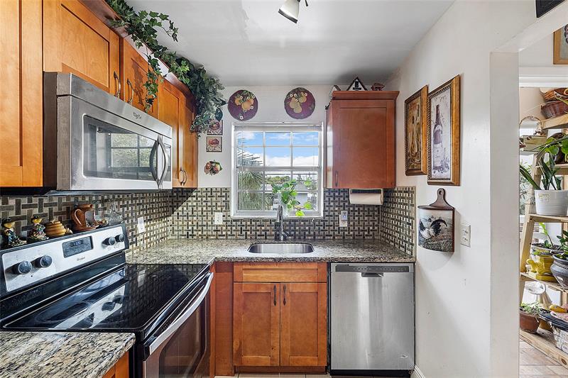 Image 4 of 13 For 2050 39th Street  N202