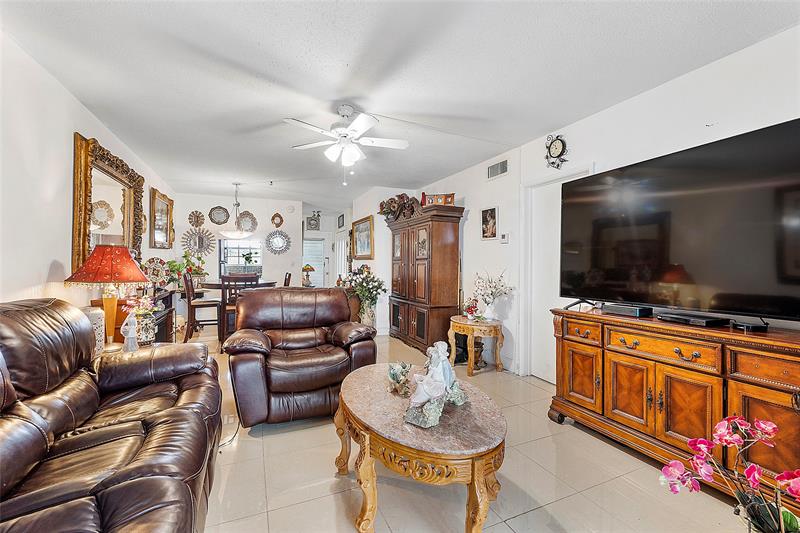 Image 5 of 13 For 2050 39th Street  N202