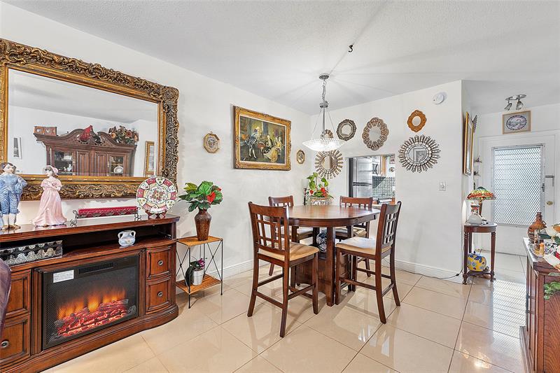 Image 7 of 13 For 2050 39th Street  N202