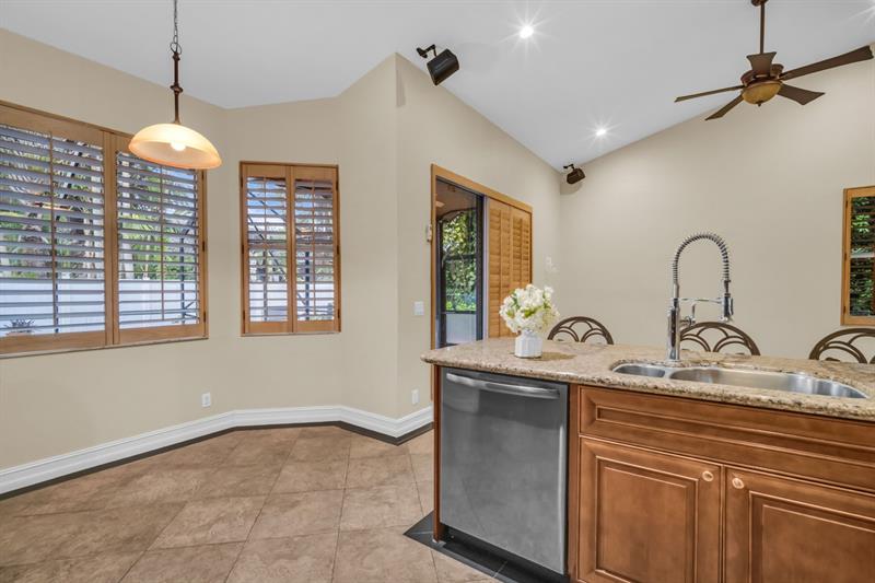 Image 18 of 44 For 5523 57th Ter