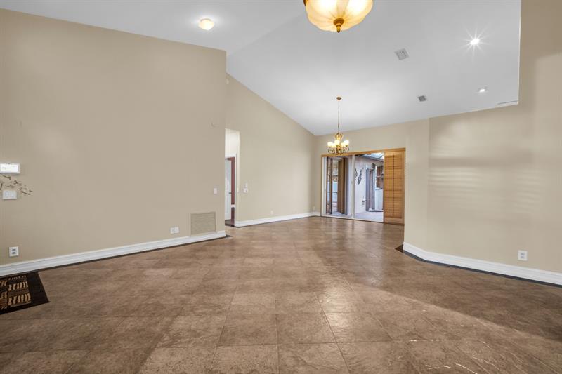 Image 5 of 44 For 5523 57th Ter