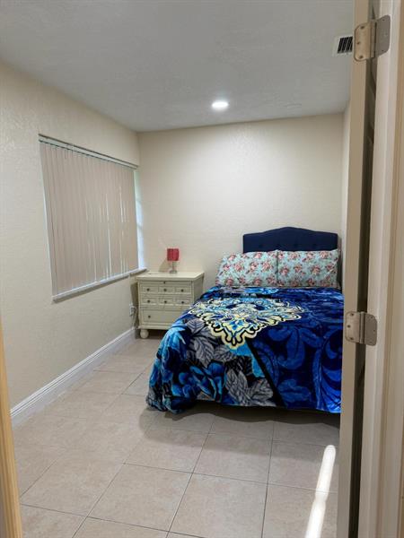 Image 11 of 27 For 5839 16th St
