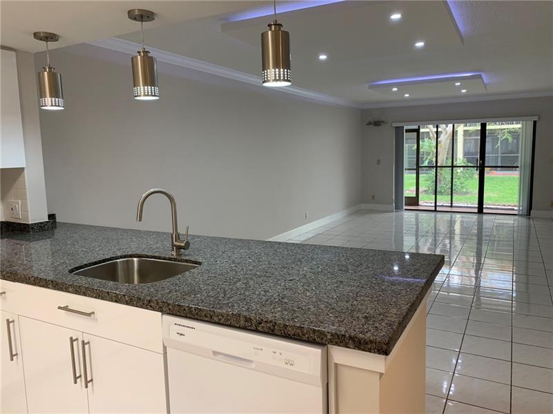 Details for 434 Lakeview Dr  105, Weston, FL 33326