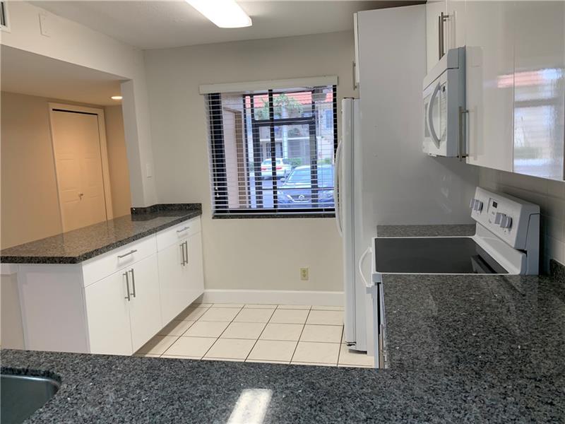 Image 11 of 21 For 434 Lakeview Dr  105
