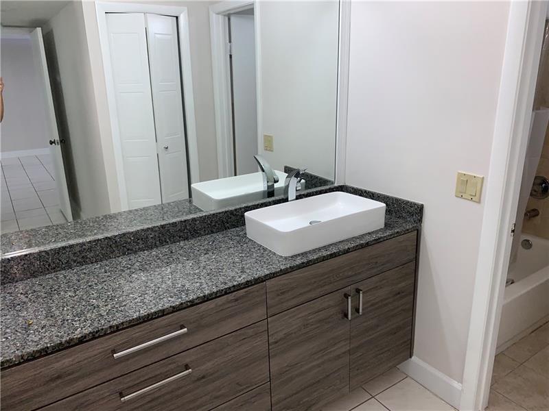 Image 15 of 21 For 434 Lakeview Dr  105